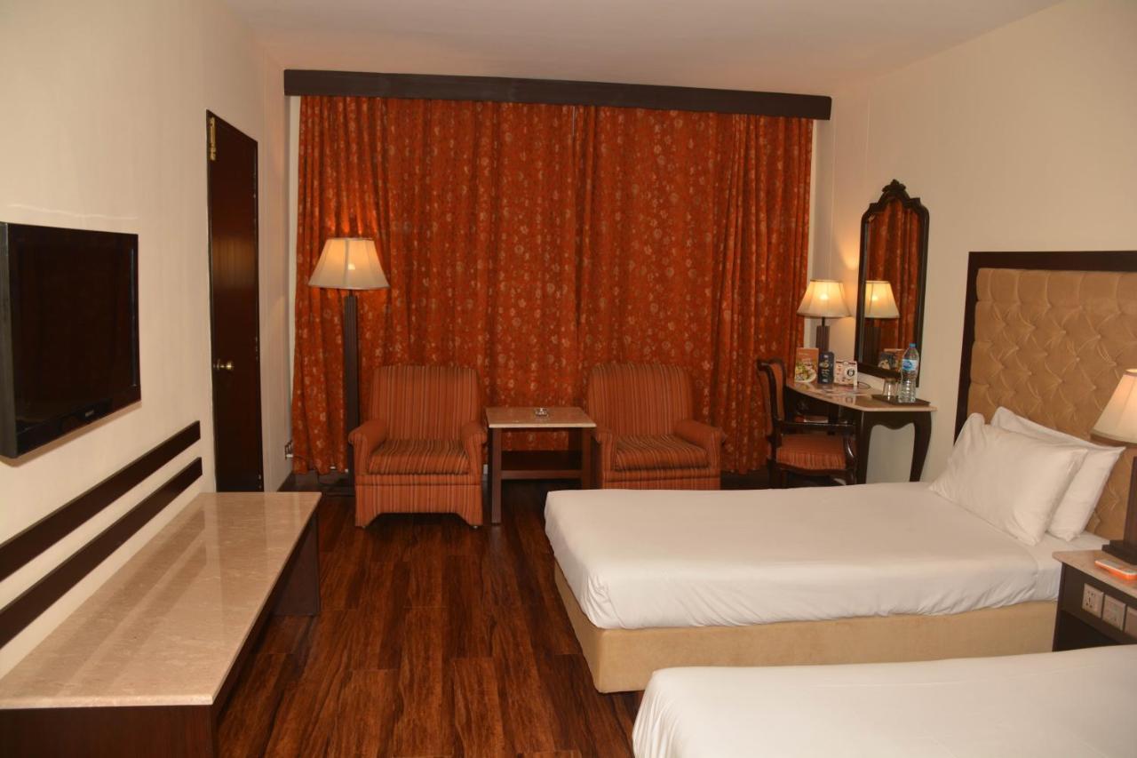 Islamabad Hotel Exterior photo
