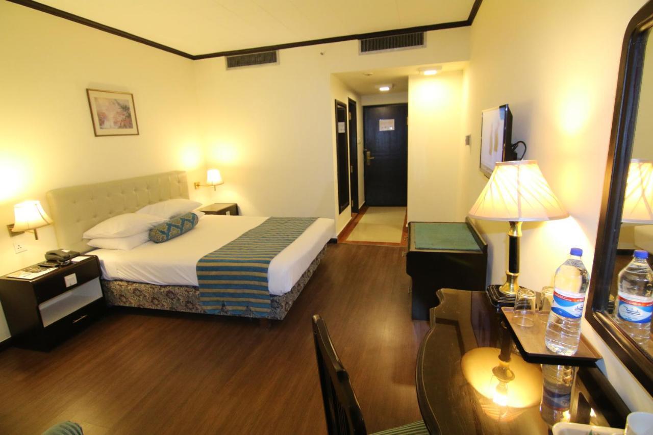 Islamabad Hotel Exterior photo